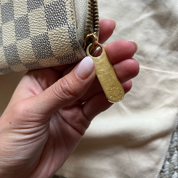 Authentic Louis Vuitton Damier Azul Zippy Wallet - Picture 6 of 9